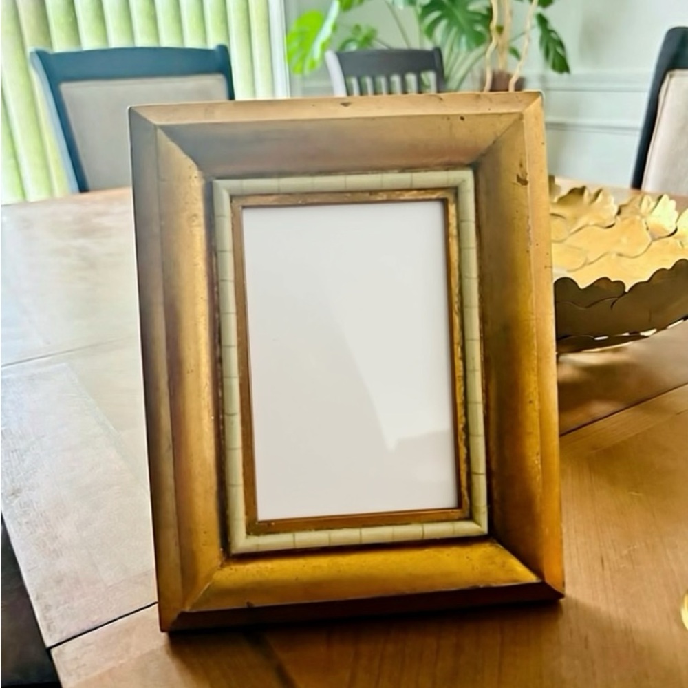 Elegant Gold Picture Frame